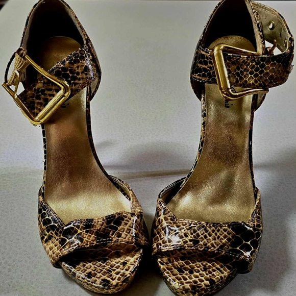 Michael Antonio Brown Snakeskin Heels with Gold Buckle - Picture 1 of 5